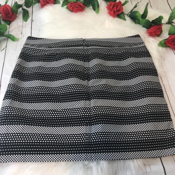Loft size 14 black and white back zip skirt - Picture 5 of 7
